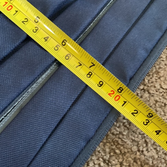 Belkin cover. Very clean  I believe it was never used - Picture 6 of 6